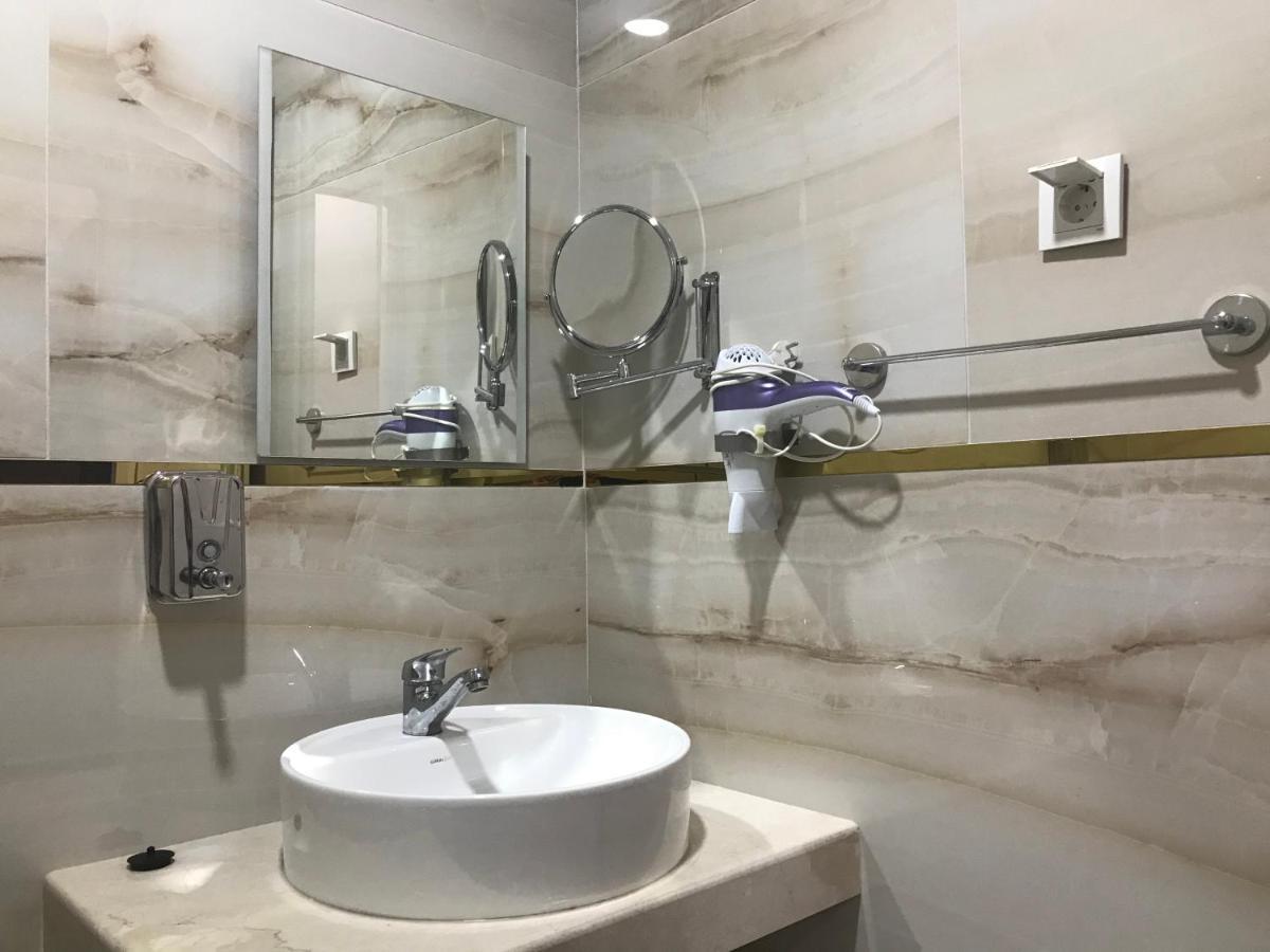 Tuemay Hotel Битез Екстериор снимка