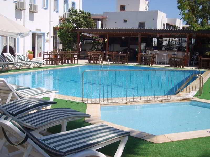 Tuemay Hotel Битез Екстериор снимка