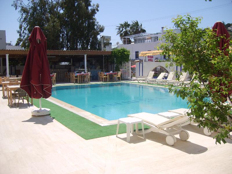 Tuemay Hotel Битез Екстериор снимка