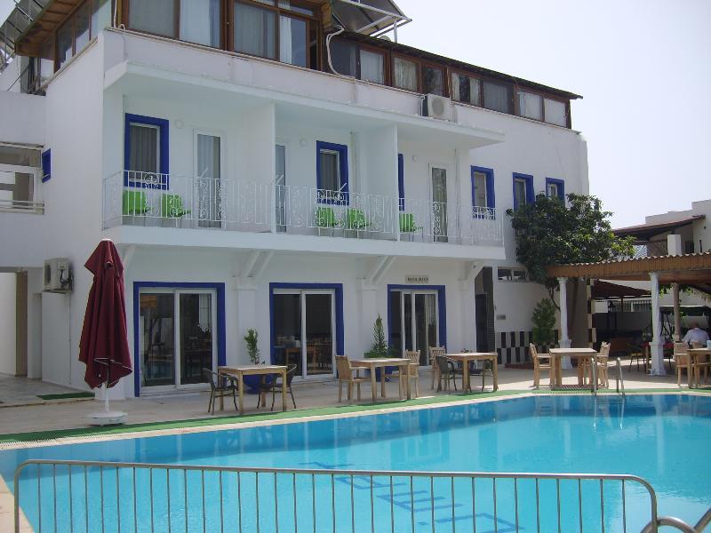Tuemay Hotel Битез Екстериор снимка