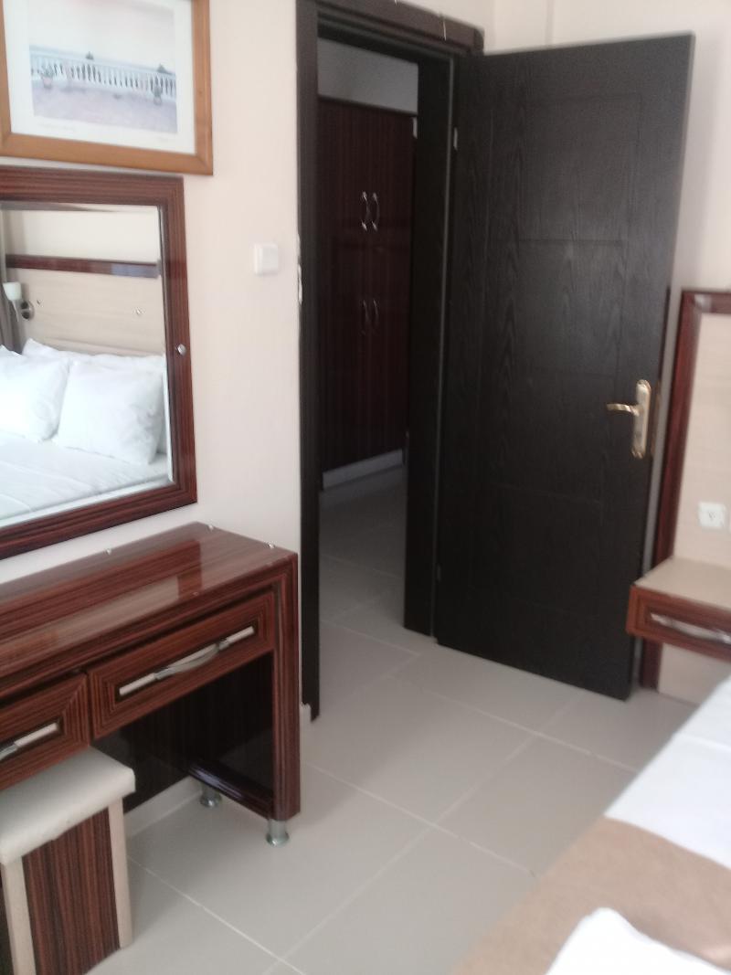 Tuemay Hotel Битез Екстериор снимка