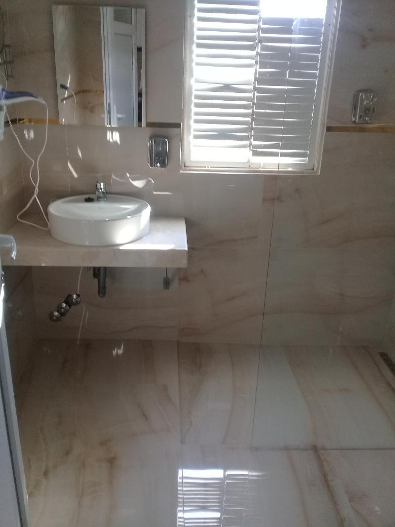 Tuemay Hotel Битез Екстериор снимка